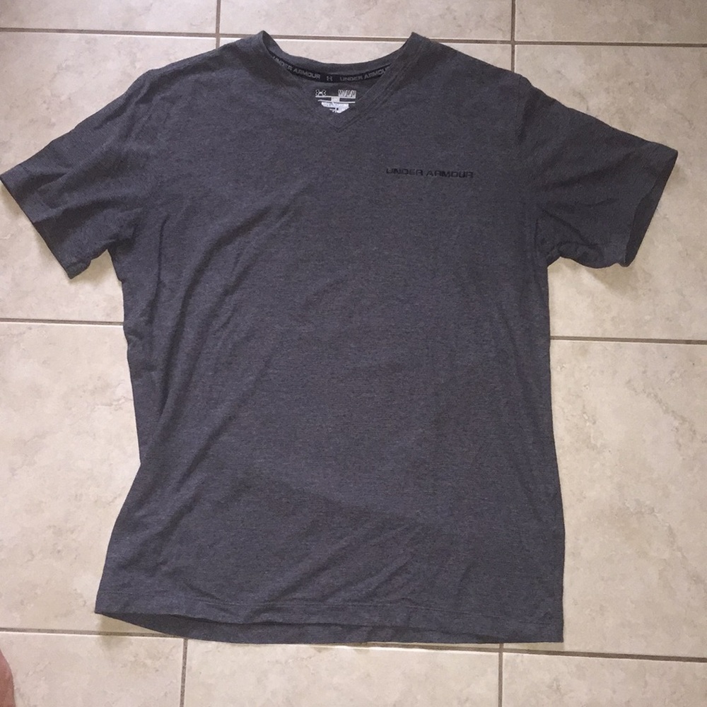 Men’s size M under armor V-neck T-shirt